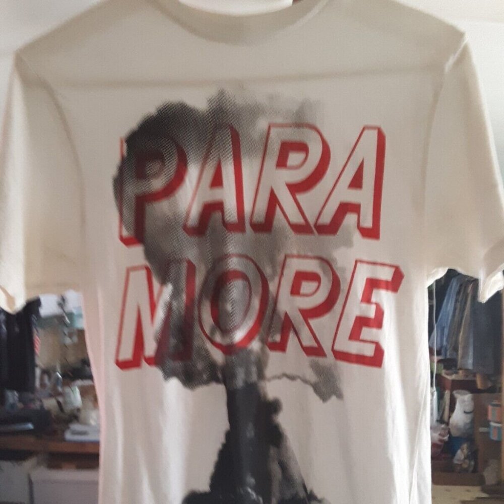 PARAMORE (S) ROCK T-SHIRT (w/Small Hole/Age Stains) Alt Emo Punk HAYLEY WILLIAMS